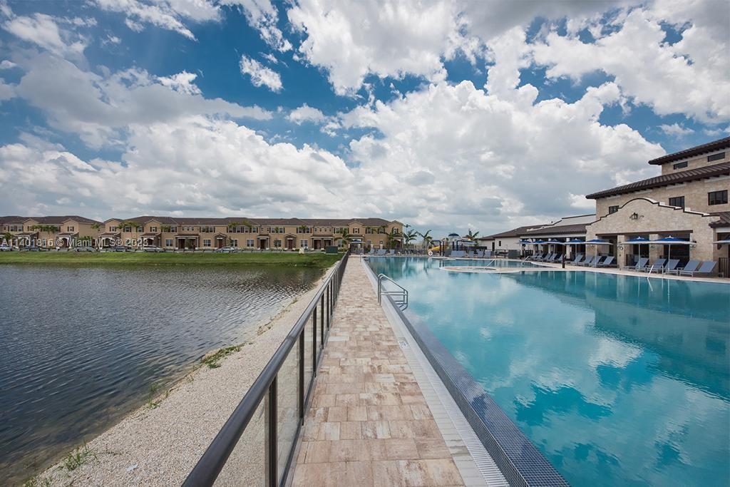 KENDALL COMMONS RESIDENTI - Residential Lease