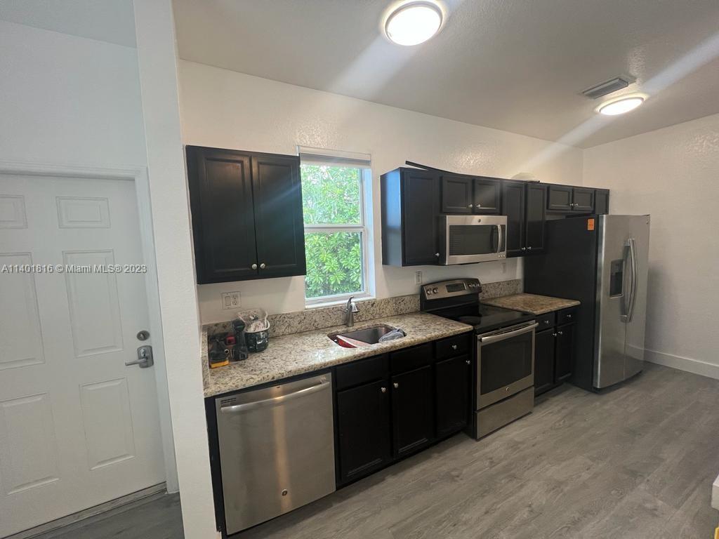 KENDALL COMMONS RESIDENTI - Residential Lease