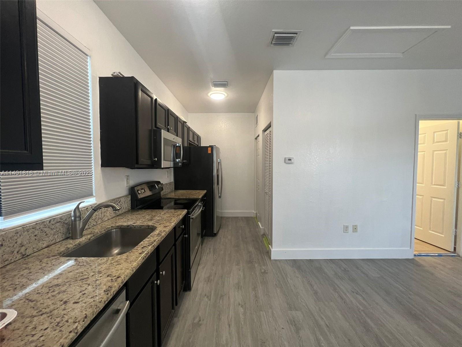 KENDALL COMMONS RESIDENTI - Residential Lease