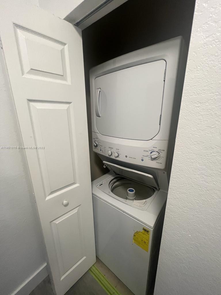 KENDALL COMMONS RESIDENTI - Residential Lease