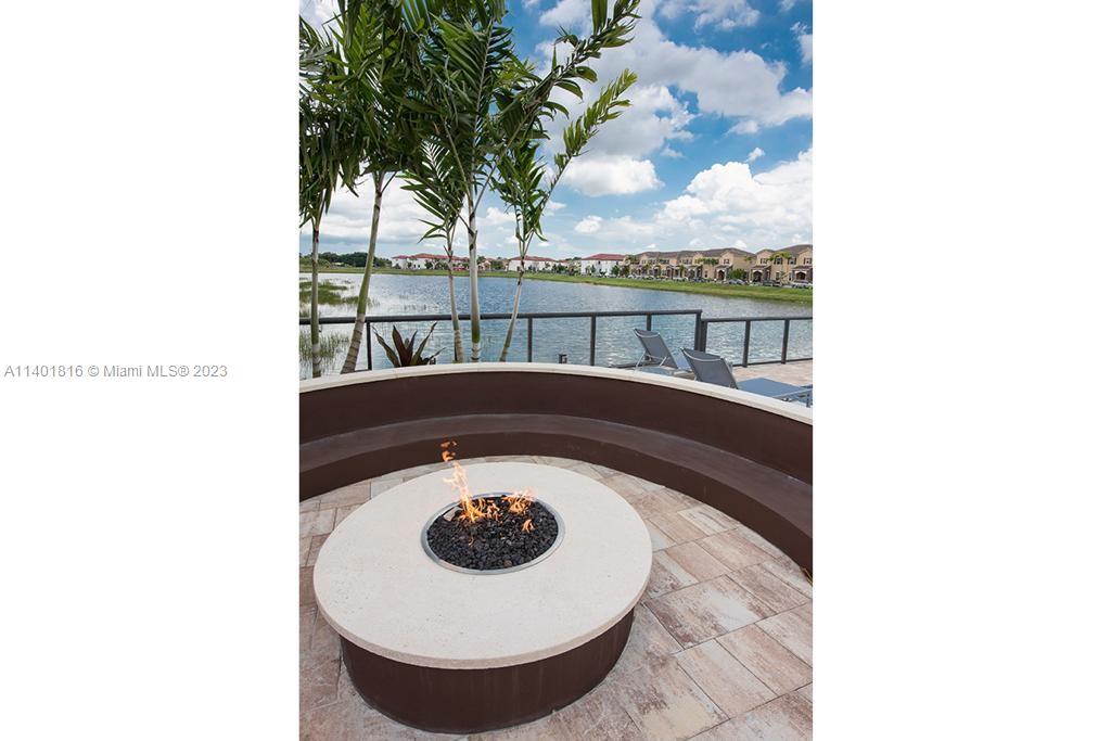KENDALL COMMONS RESIDENTI - Residential Lease