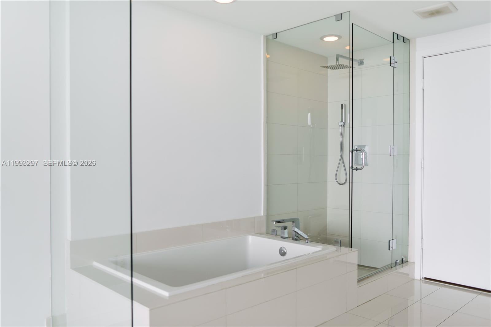 PARAISO BAY CONDO - Residential