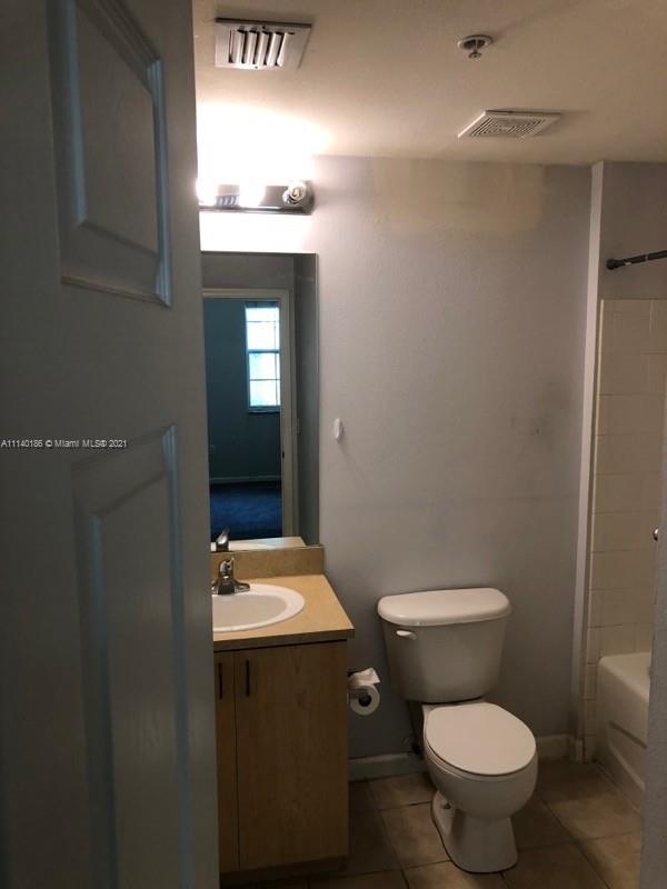 SOLE AT FORT LAUDERDALE C - Residential Lease