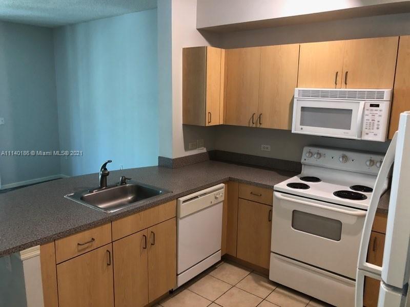 Beautiful 1/1 condo in downtown Fort Lauderdale just minutes from beach. Water, internet and basic cable included. Secure gated parking Amenities include a resort-style swimming pool, hot tub, grilling area, coffee and bar lounge, clubhouse, gardens, business center and state of the art fitness center/gym.