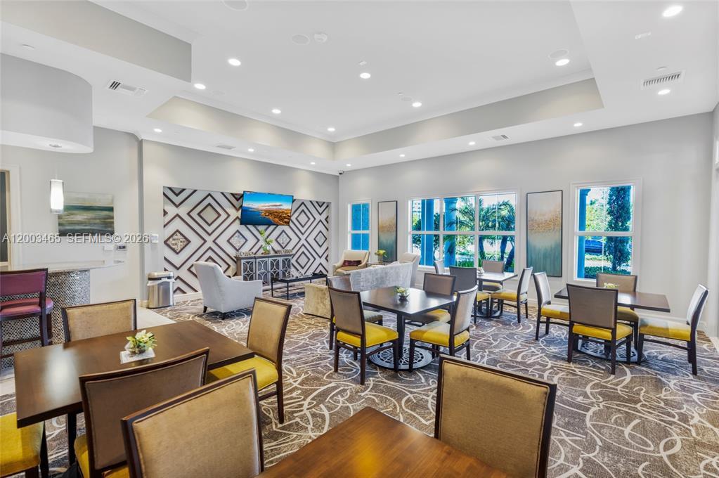 HILLCREST COUNTRY CLUB NO - Residential