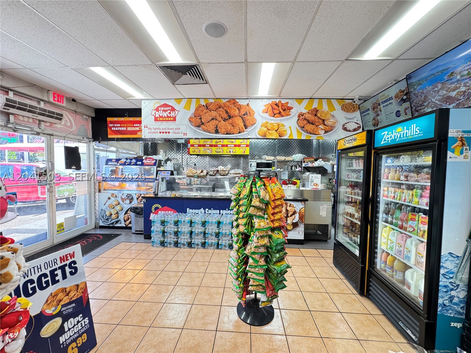 Main image without alt text