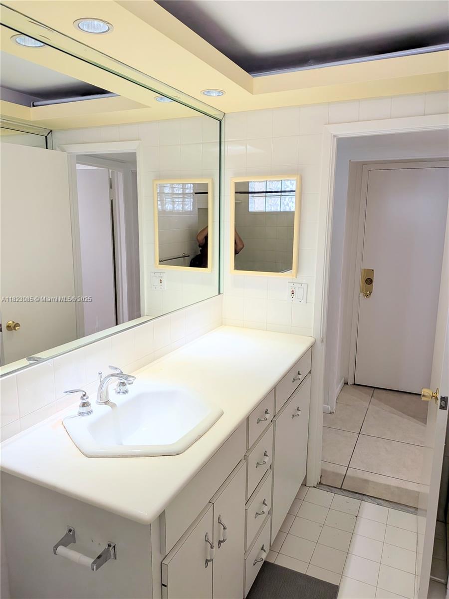 BAHIA VISTA CONDO - Residential Lease