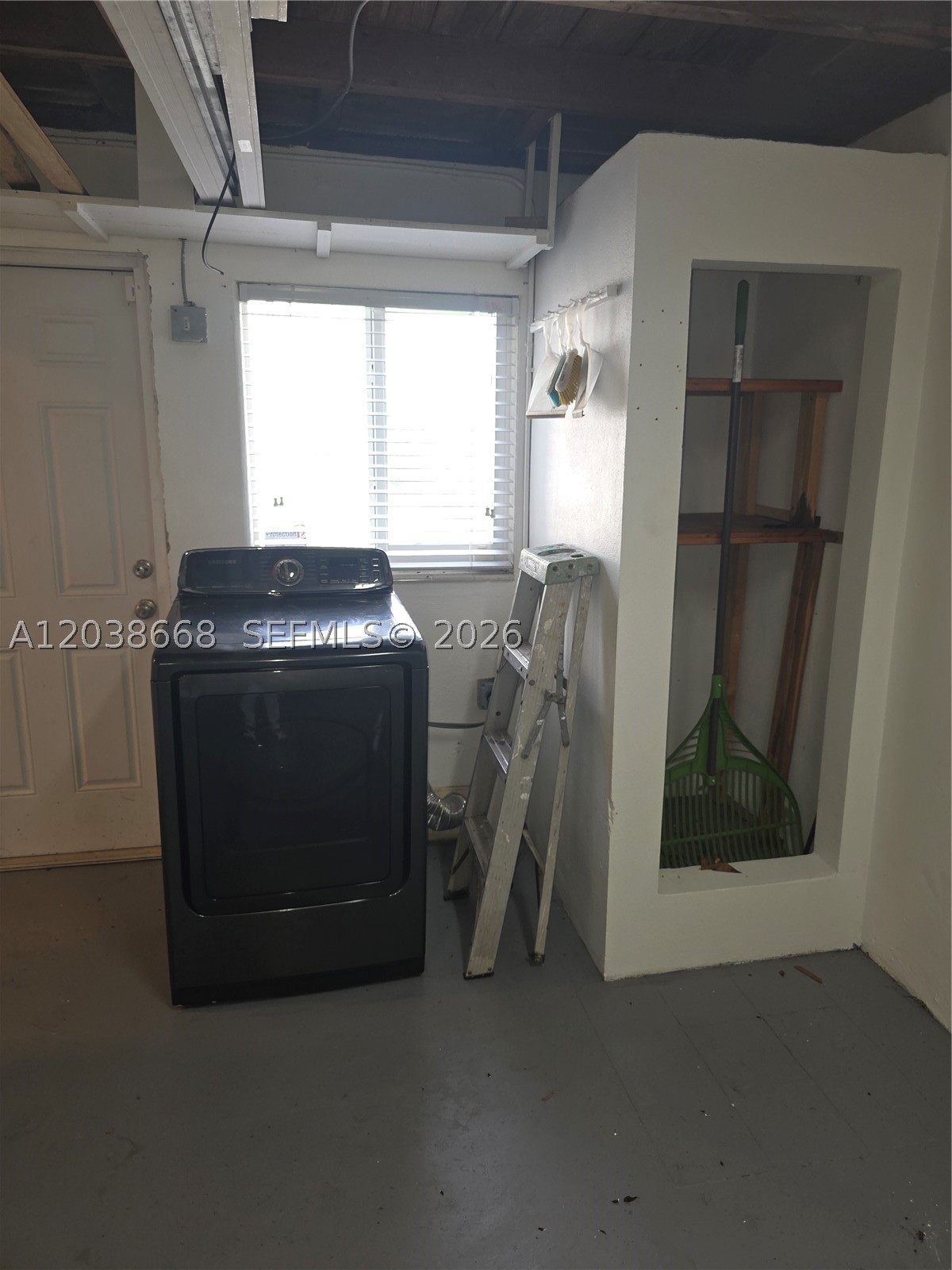 HOLLYWOOD TERRACE - Residential Lease