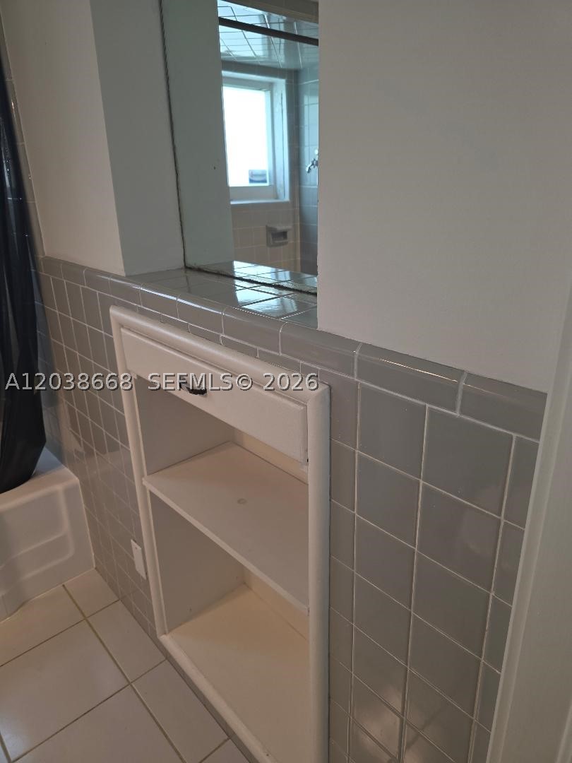 HOLLYWOOD TERRACE - Residential Lease