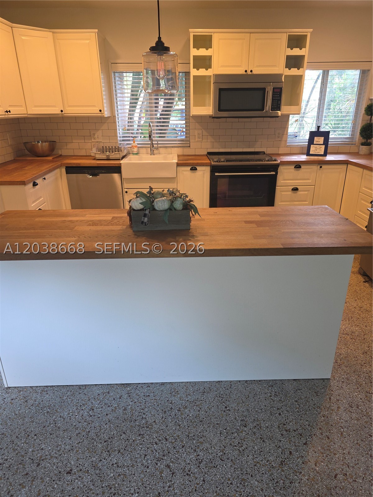 HOLLYWOOD TERRACE - Residential Lease