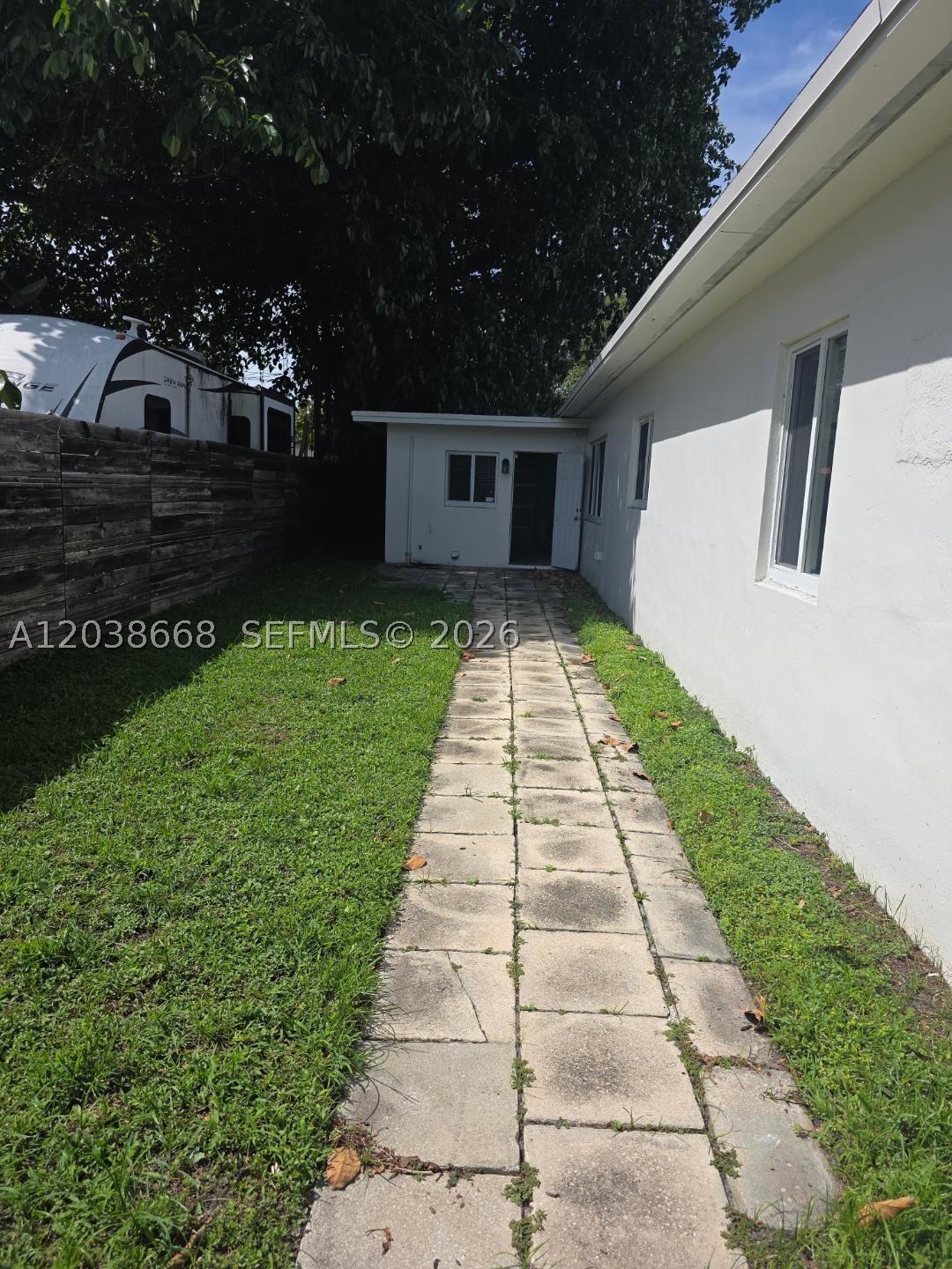 HOLLYWOOD TERRACE - Residential Lease