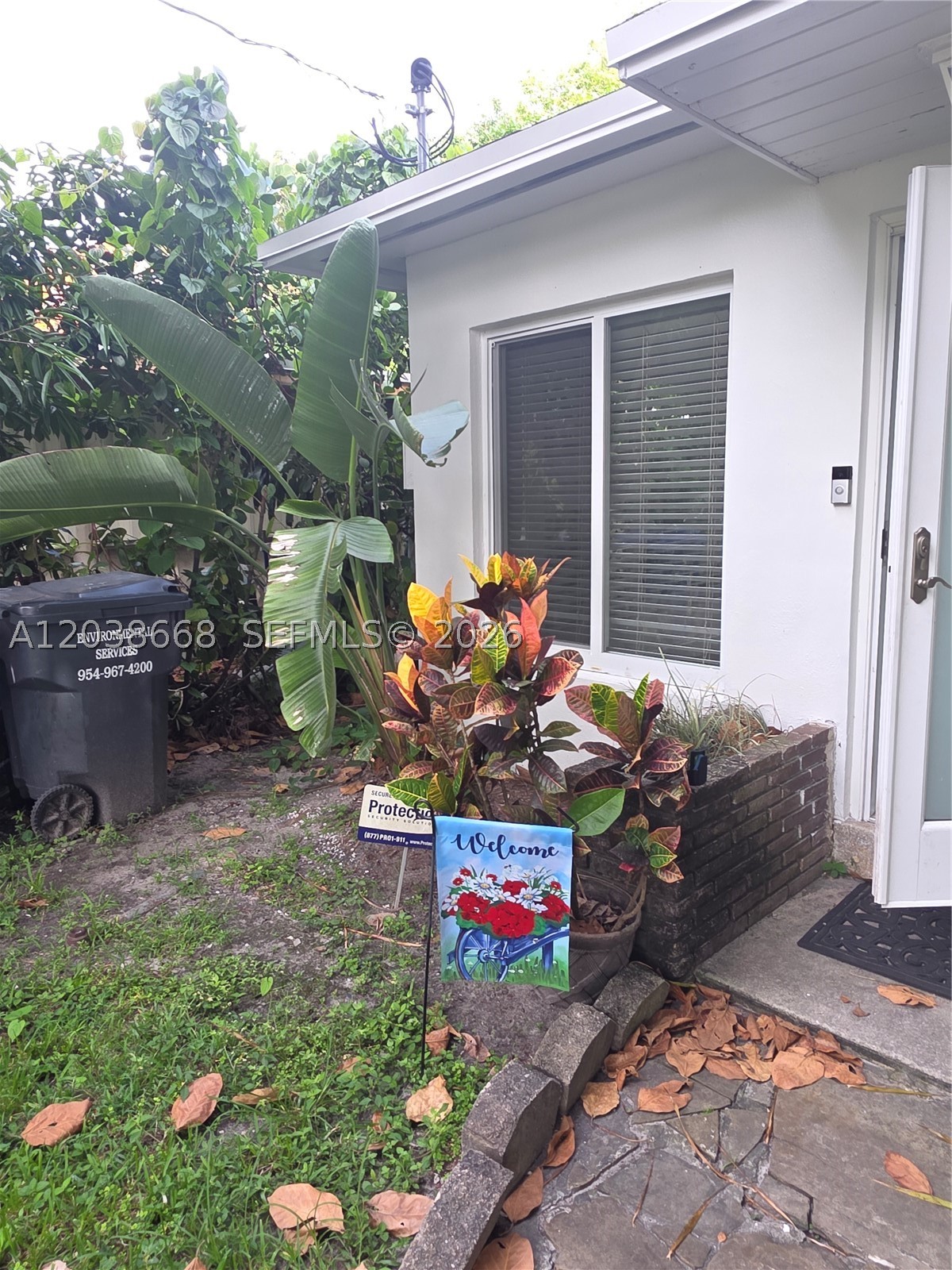 HOLLYWOOD TERRACE - Residential Lease