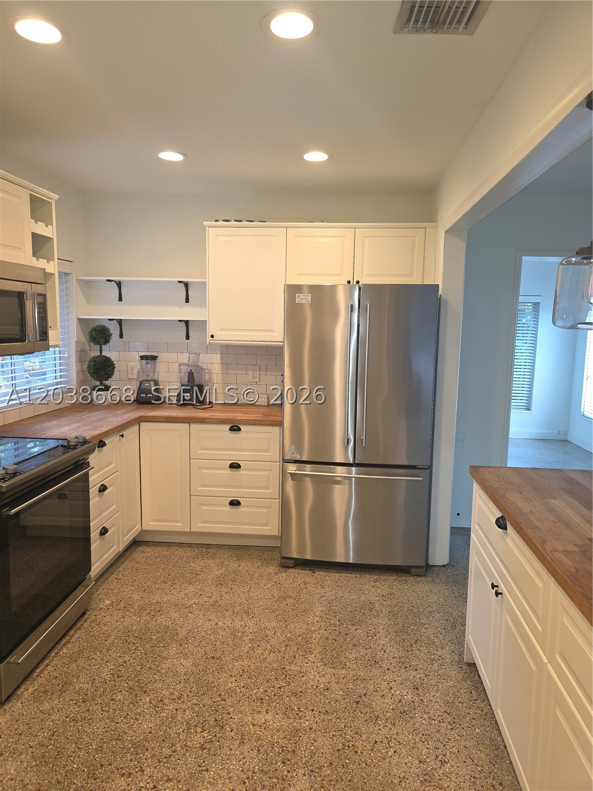HOLLYWOOD TERRACE - Residential Lease