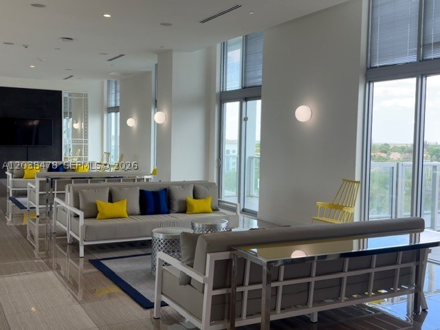 METROPICA NORTH TOWER ONE - Residential Lease