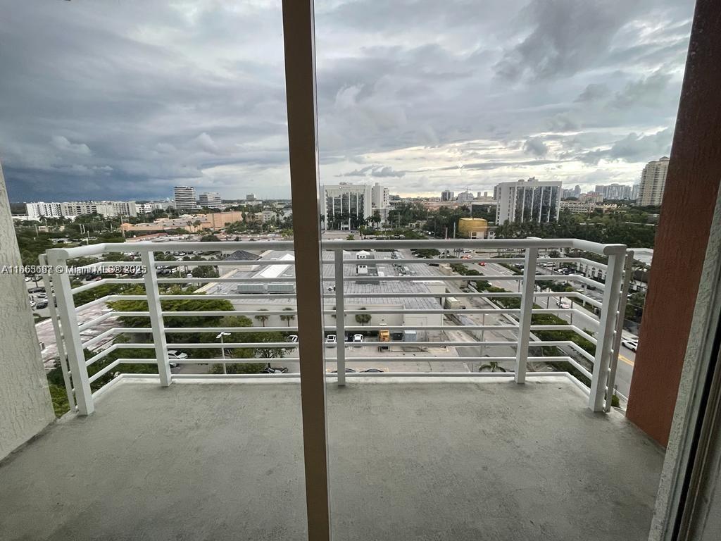 VENTURE AT AVENTURA EAST - Residential Lease