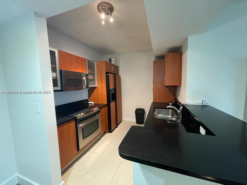 VENTURE AT AVENTURA EAST - Residential Lease