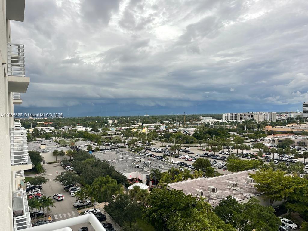 VENTURE AT AVENTURA EAST - Residential Lease