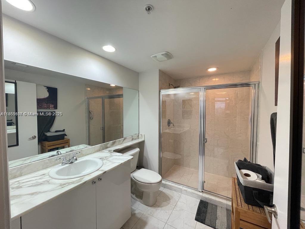 VENTURE AT AVENTURA EAST - Residential Lease