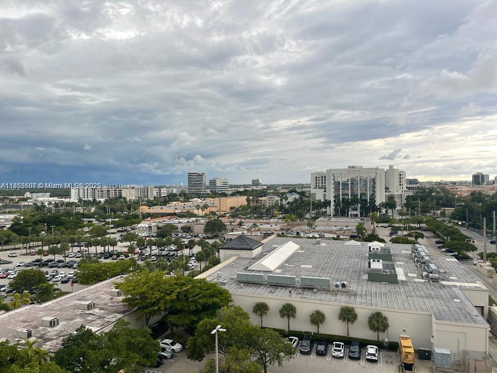 VENTURE AT AVENTURA EAST - Residential Lease