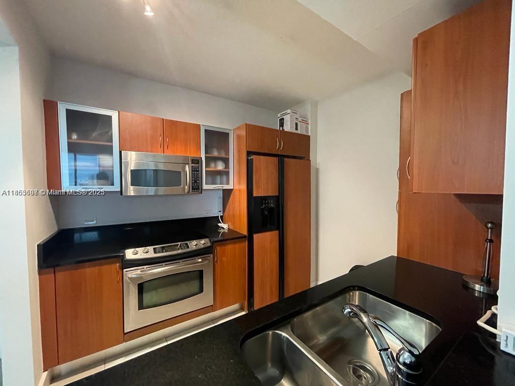 VENTURE AT AVENTURA EAST - Residential Lease