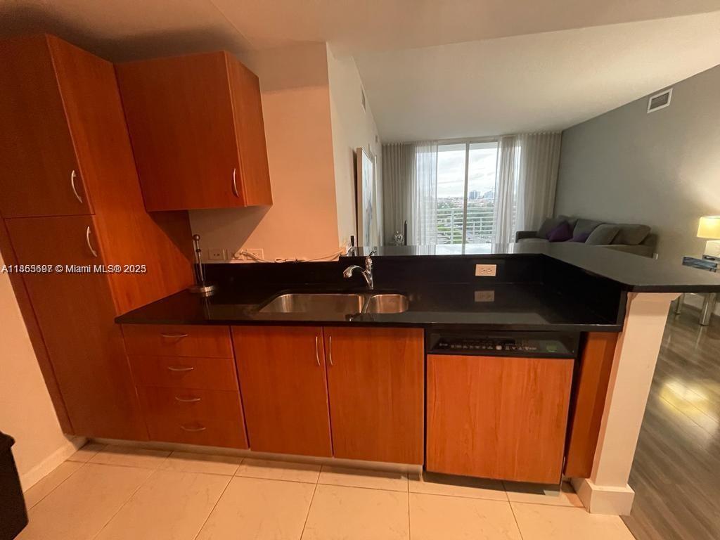 VENTURE AT AVENTURA EAST - Residential Lease