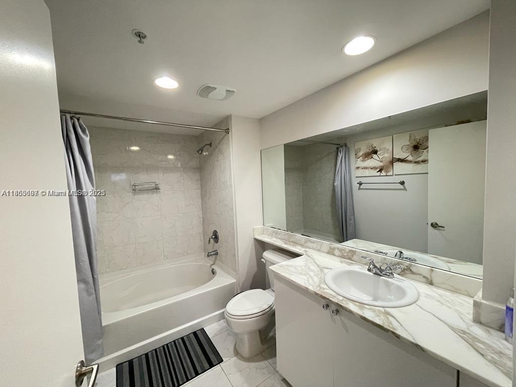 VENTURE AT AVENTURA EAST - Residential Lease