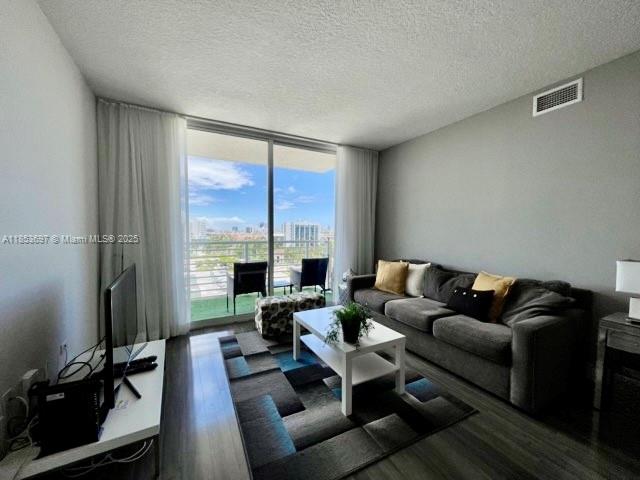 VENTURE AT AVENTURA EAST - Residential Lease