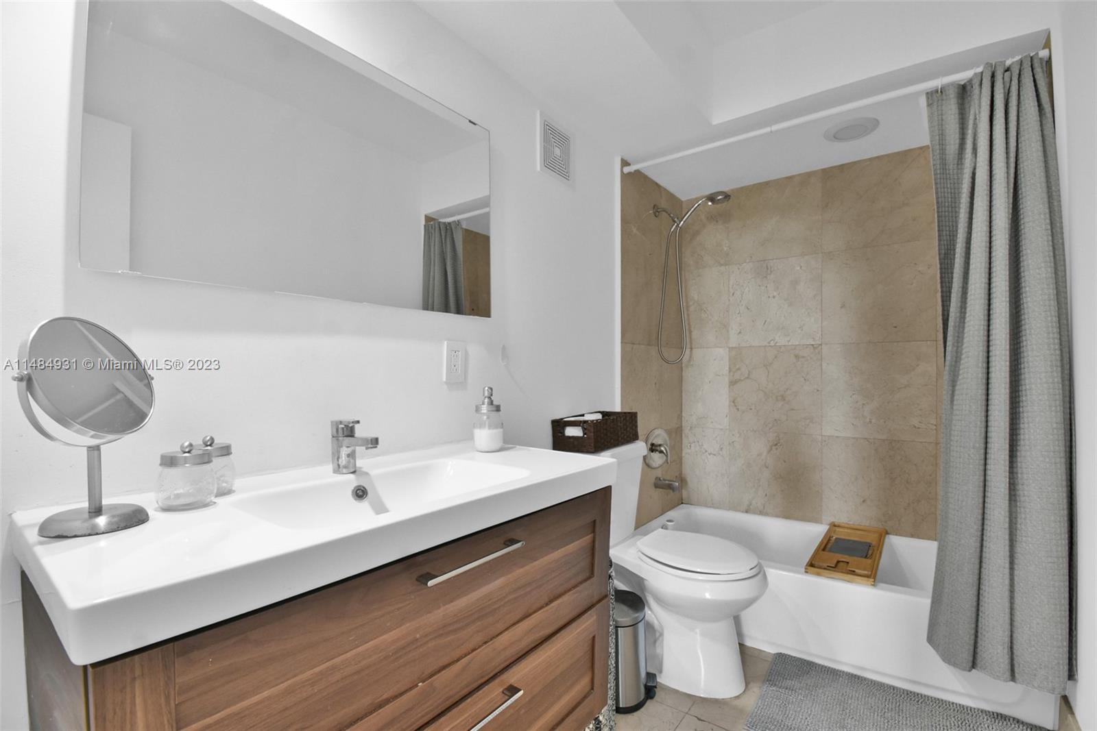 KEYSTONE TOWERS CONDO - Residential Lease