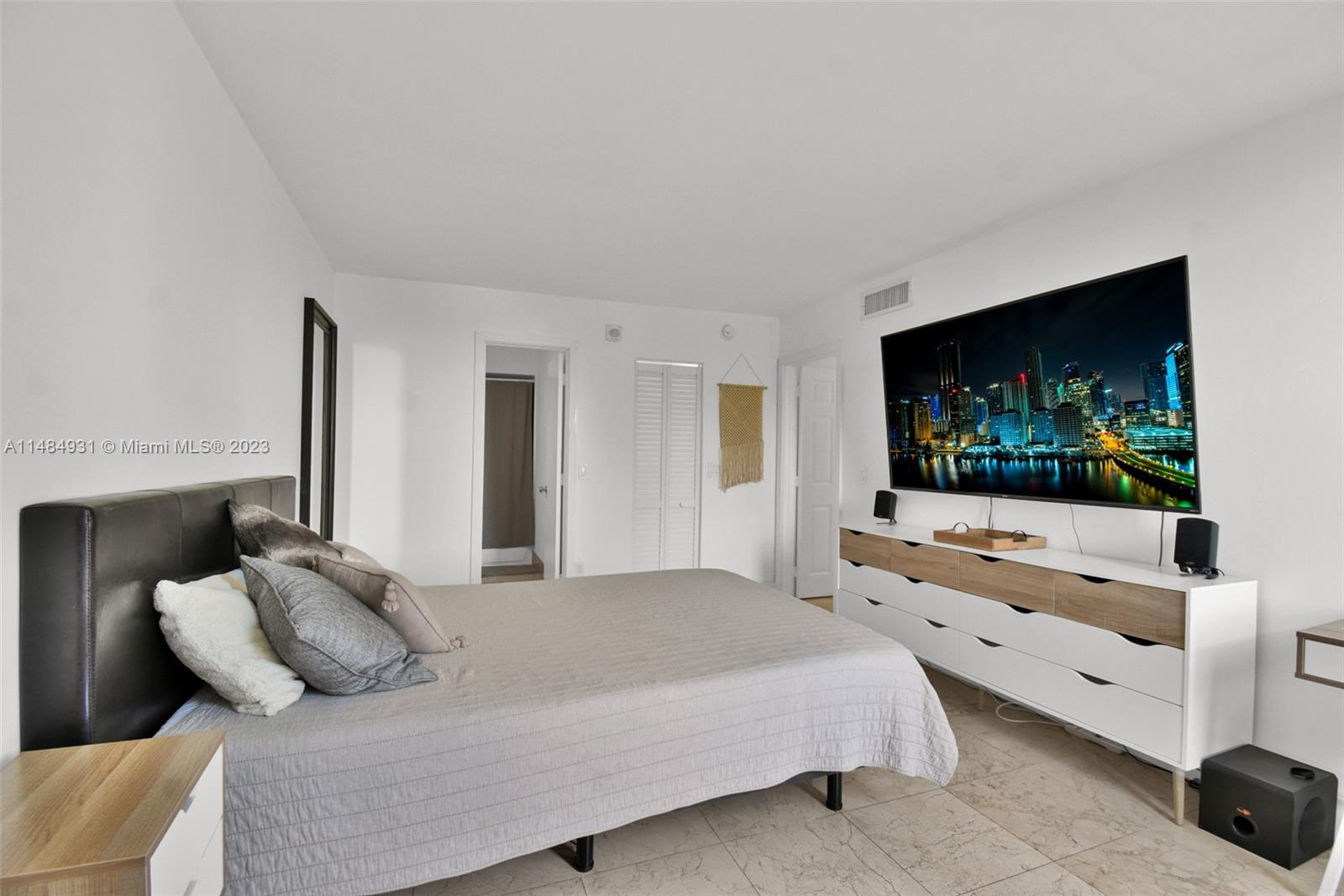 KEYSTONE TOWERS CONDO - Residential Lease