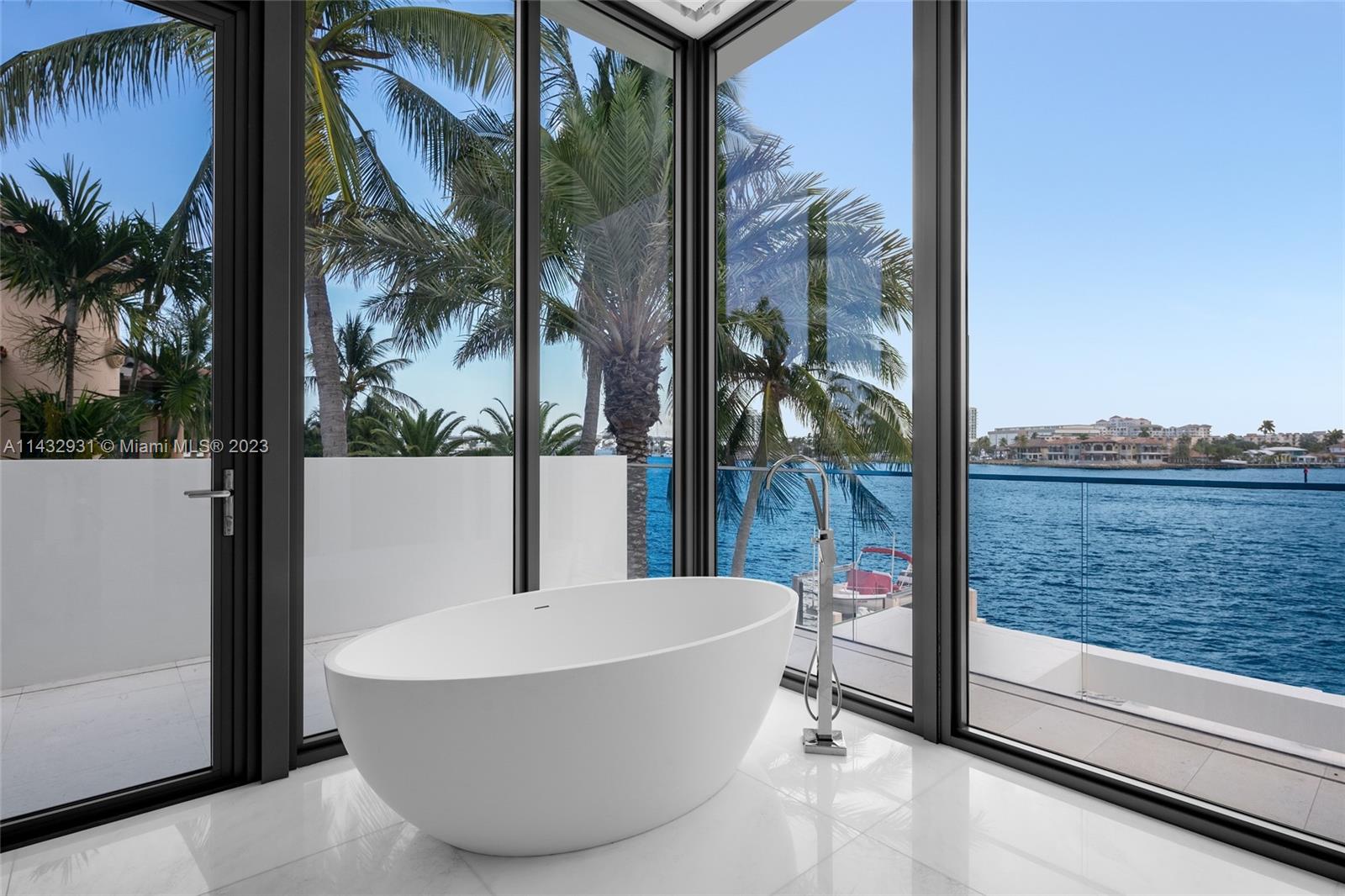 LAGUNA ISLE - Residential