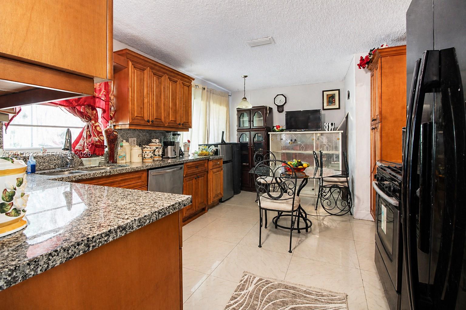 SAWGRASS ESTATES - Residential
