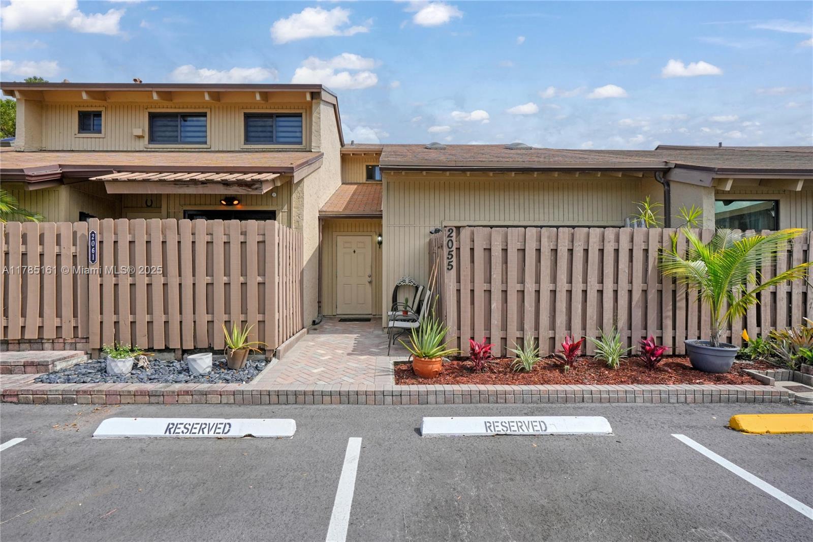 ARROWHEAD GOLF & TENNIS C - Residential