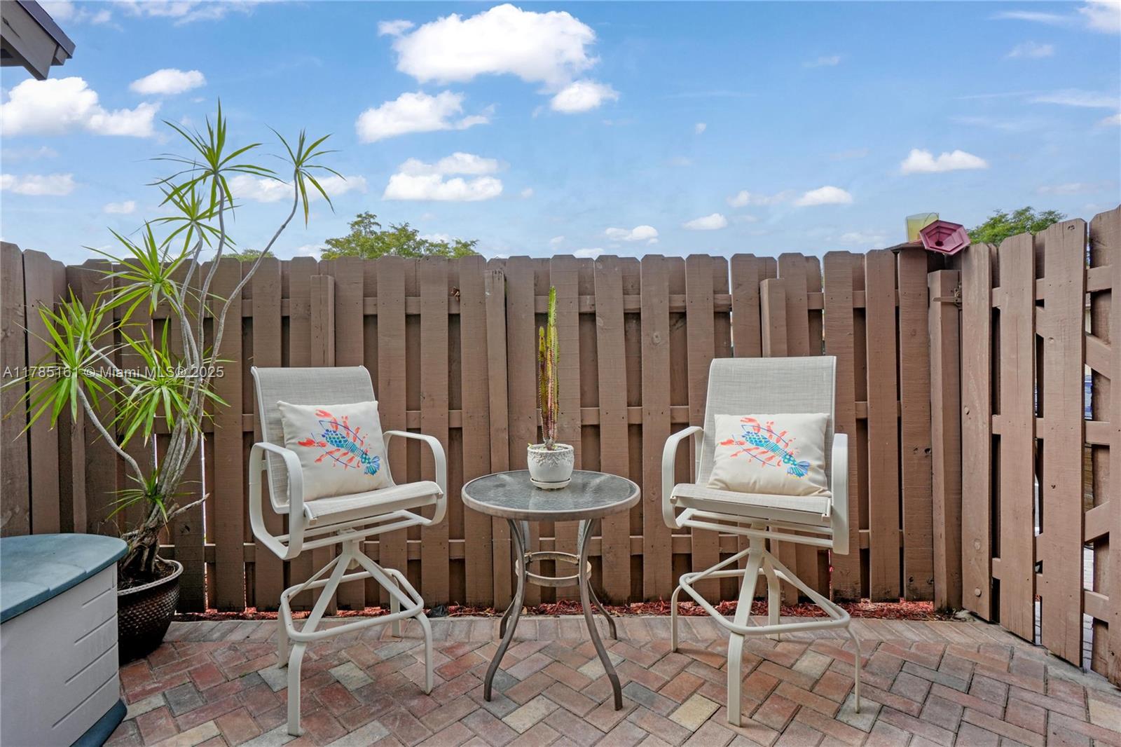 ARROWHEAD GOLF & TENNIS C - Residential