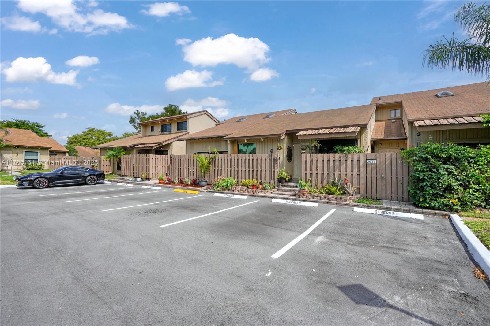 ARROWHEAD GOLF & TENNIS C - Residential