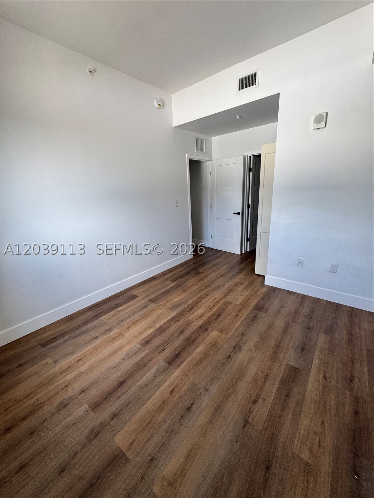 LAWRENCE ESTATE LAND CO - Residential Lease