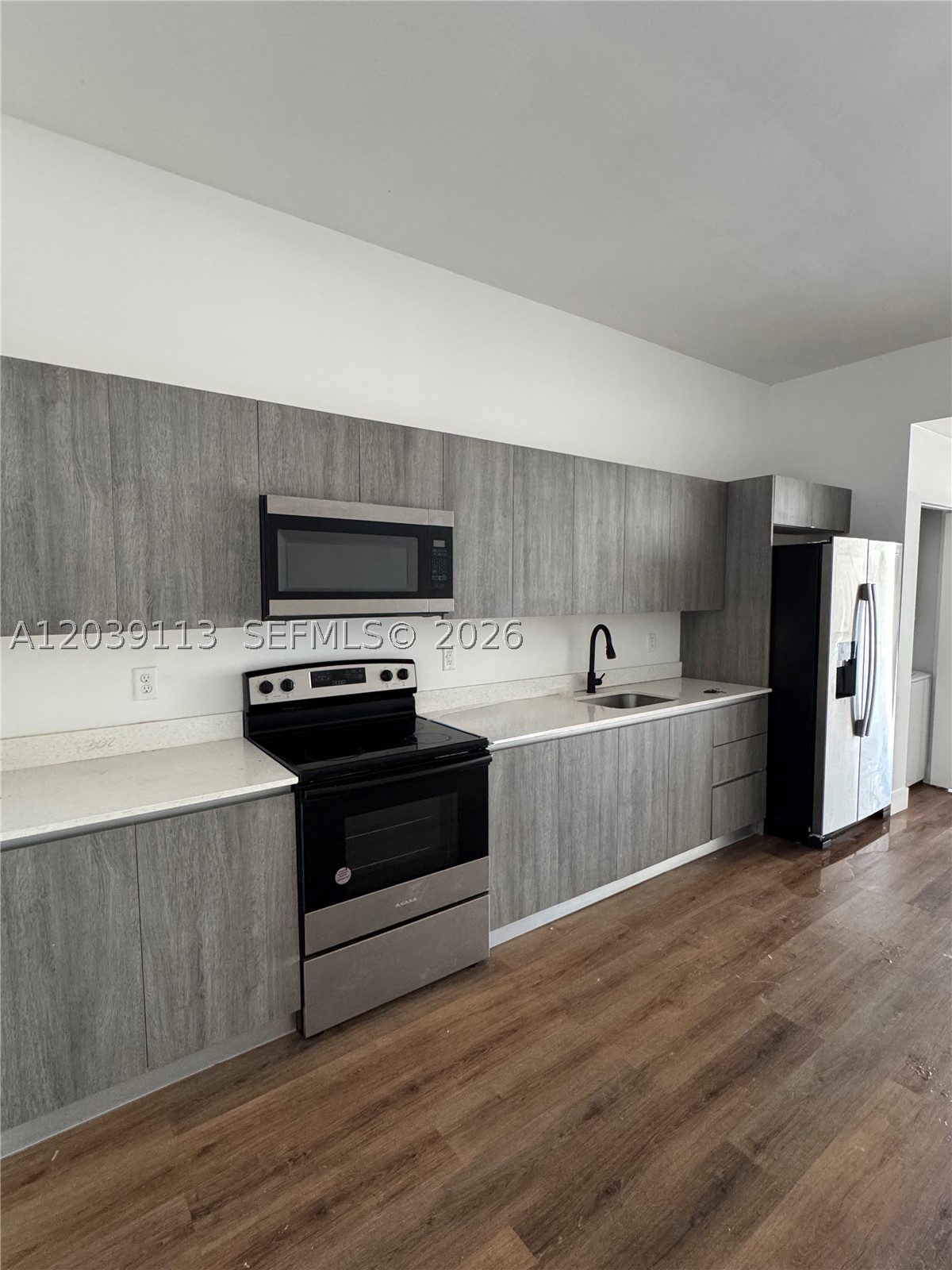 LAWRENCE ESTATE LAND CO - Residential Lease