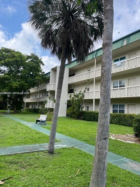SEVENTEENTH GREEN CONDO - Residential
