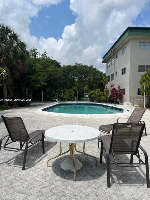 SEVENTEENTH GREEN CONDO - Residential