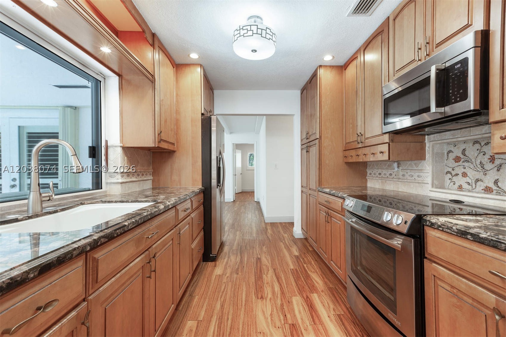 SUNILAND ESTATES - Residential Lease
