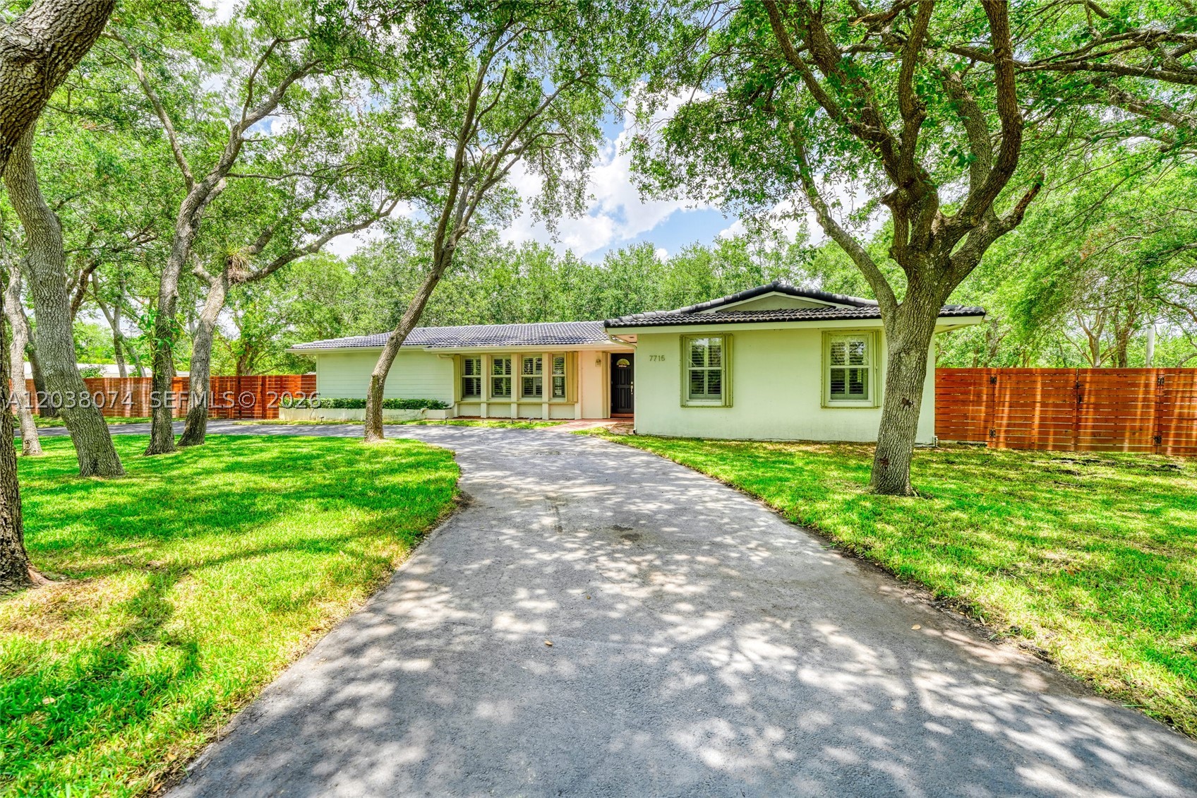 SUNILAND ESTATES - Residential Lease