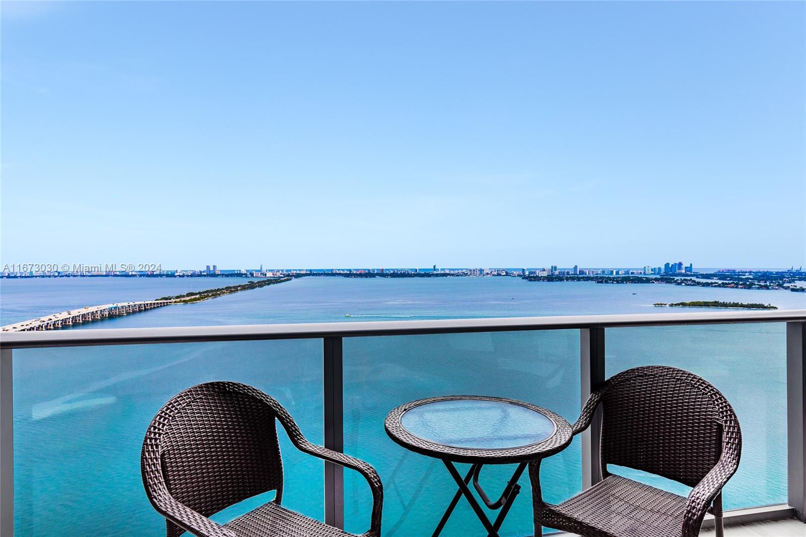 GRAN PARAISO - Residential Lease