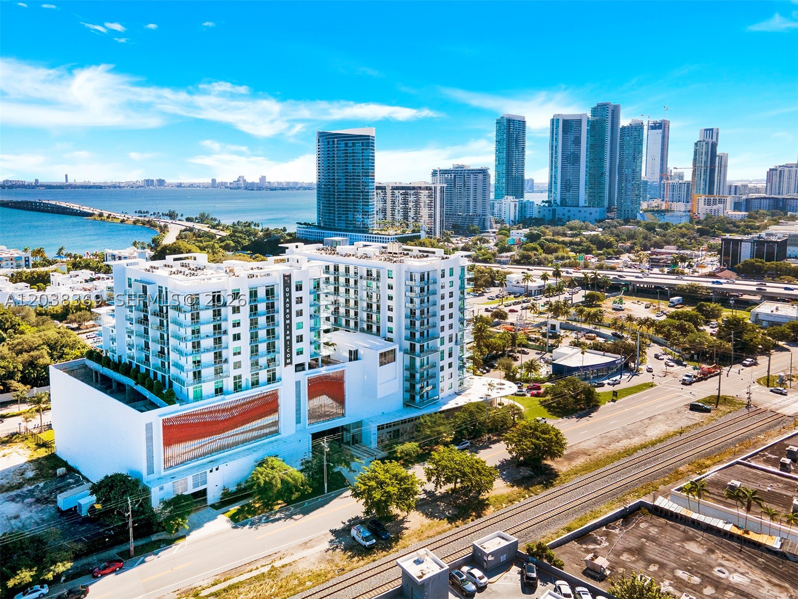 QUADRO CONDO - Residential