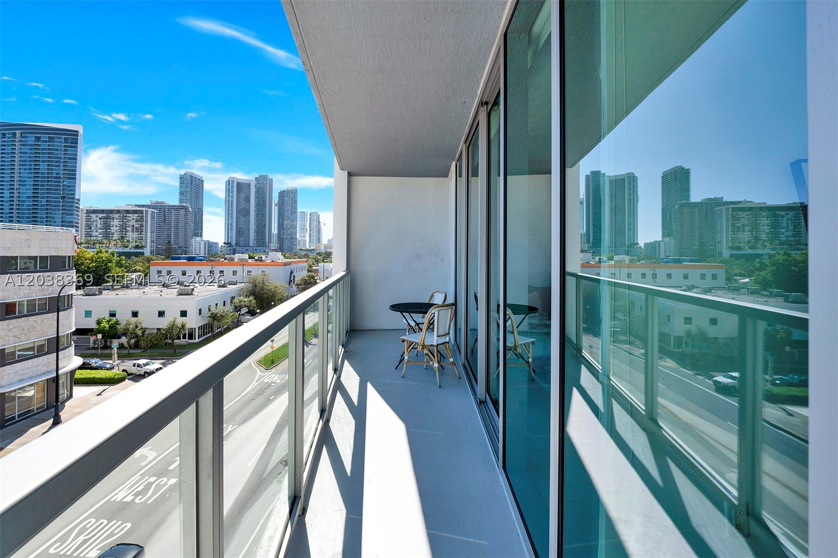 QUADRO CONDO - Residential