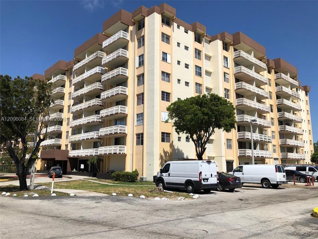 PARKWAY TOWERS BLDG 1 - Residential