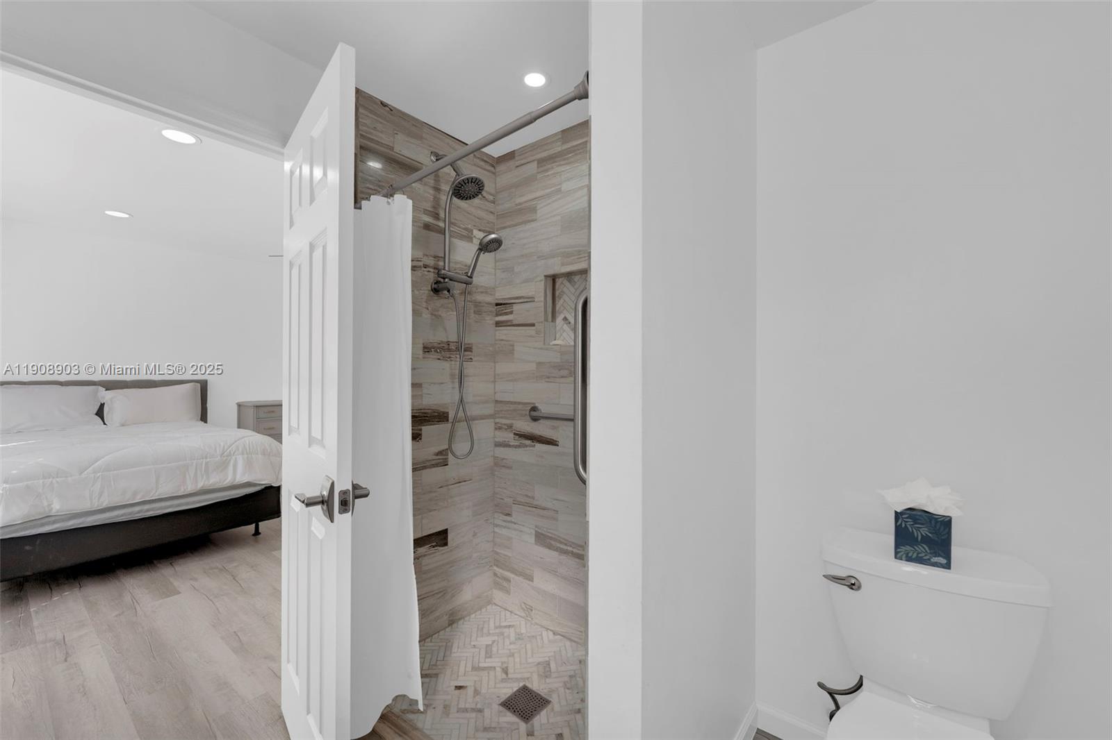 WHISKEY CREEK VILLAGE GREE - Residential