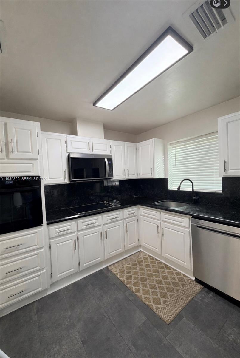 BERKELEY MANOR SEC 1 - Residential Lease