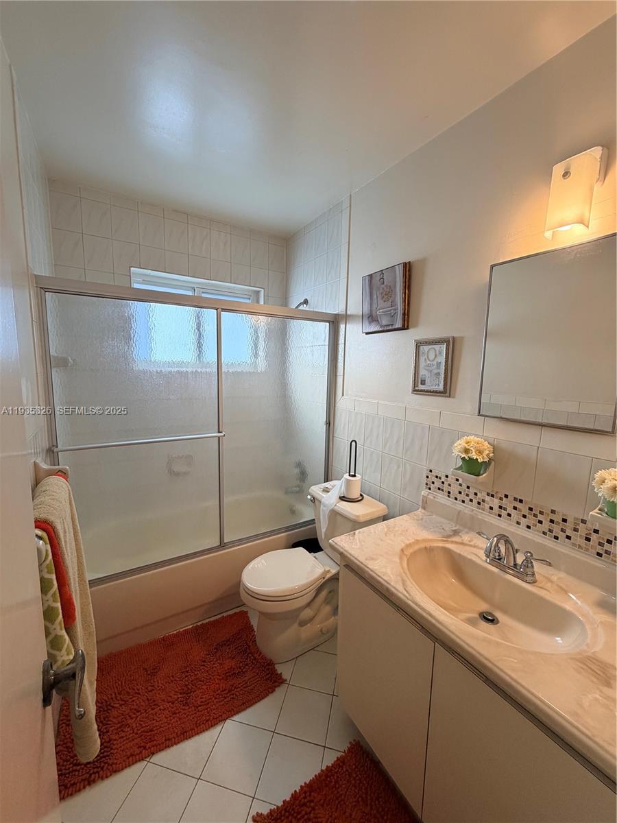 BERKELEY MANOR SEC 1 - Residential Lease