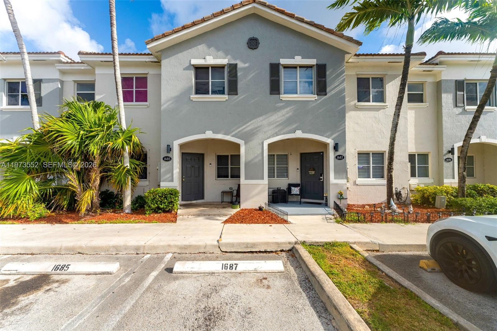 Spacious 3 bed-2.5 bath lot & block townhome with private fenced patio ideal for outdoor enjoyment. Perfect for new homeowners! Owner occupied - please do not disturb owners. Submit all offers via email.
