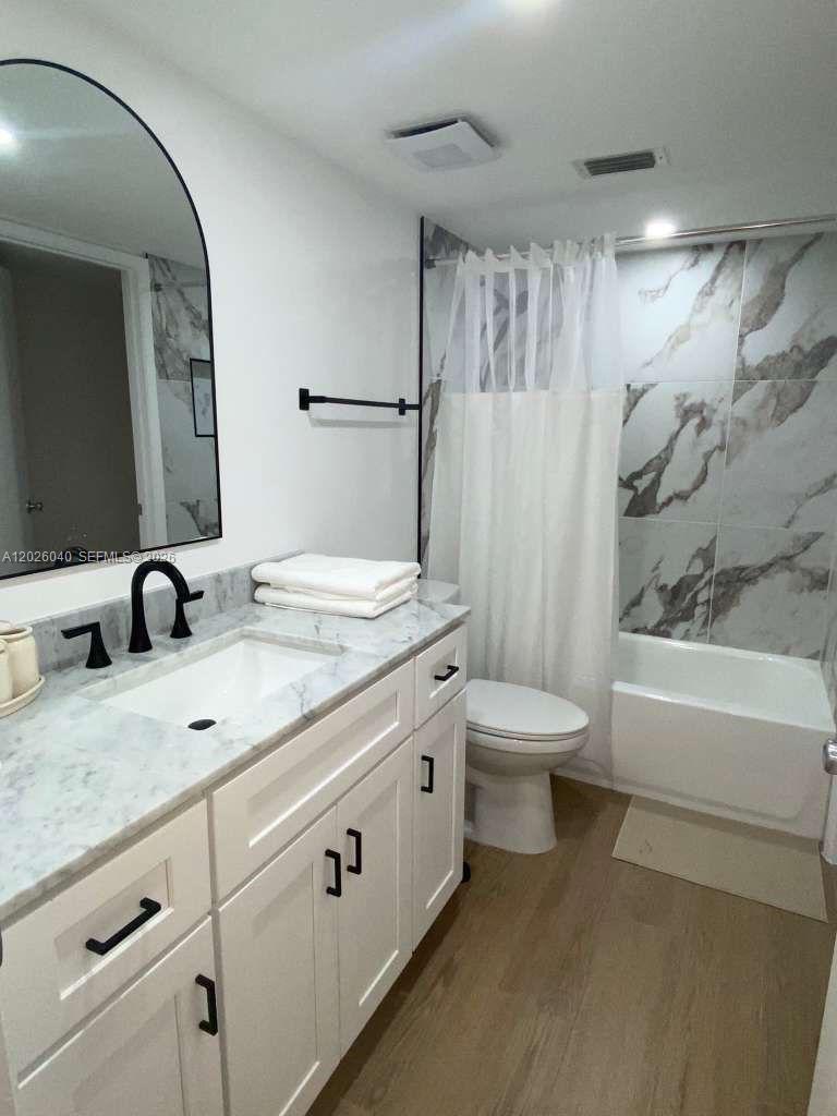 HUNTINGTON LAKES SEC FIVE - Residential Lease