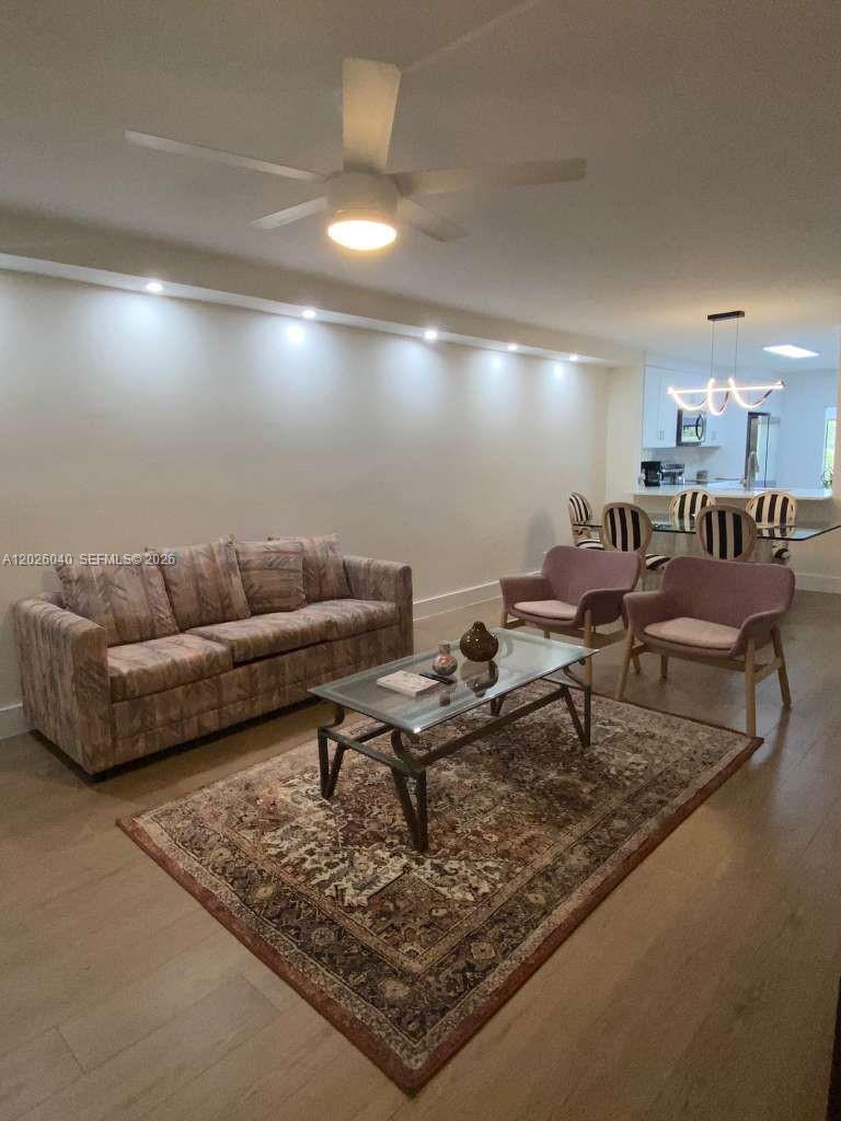 HUNTINGTON LAKES SEC FIVE - Residential Lease